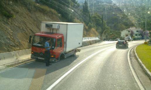 Što me to prestiže? S kamiona mu odletio prednji lijevi kotač