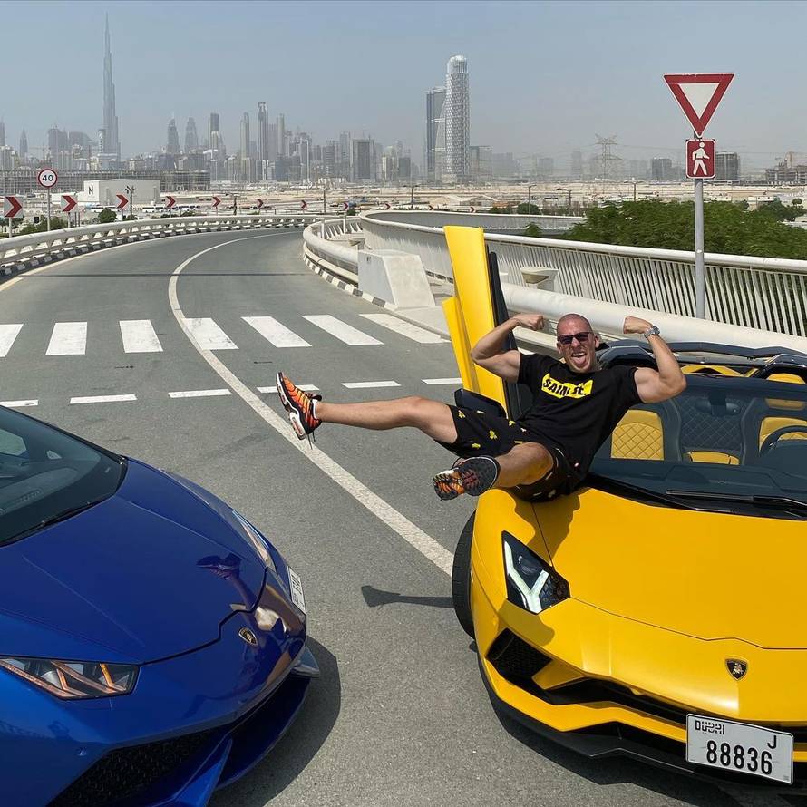 Baka Prase zatečen: Pauk mu je odvezao skupog Lamborghinija