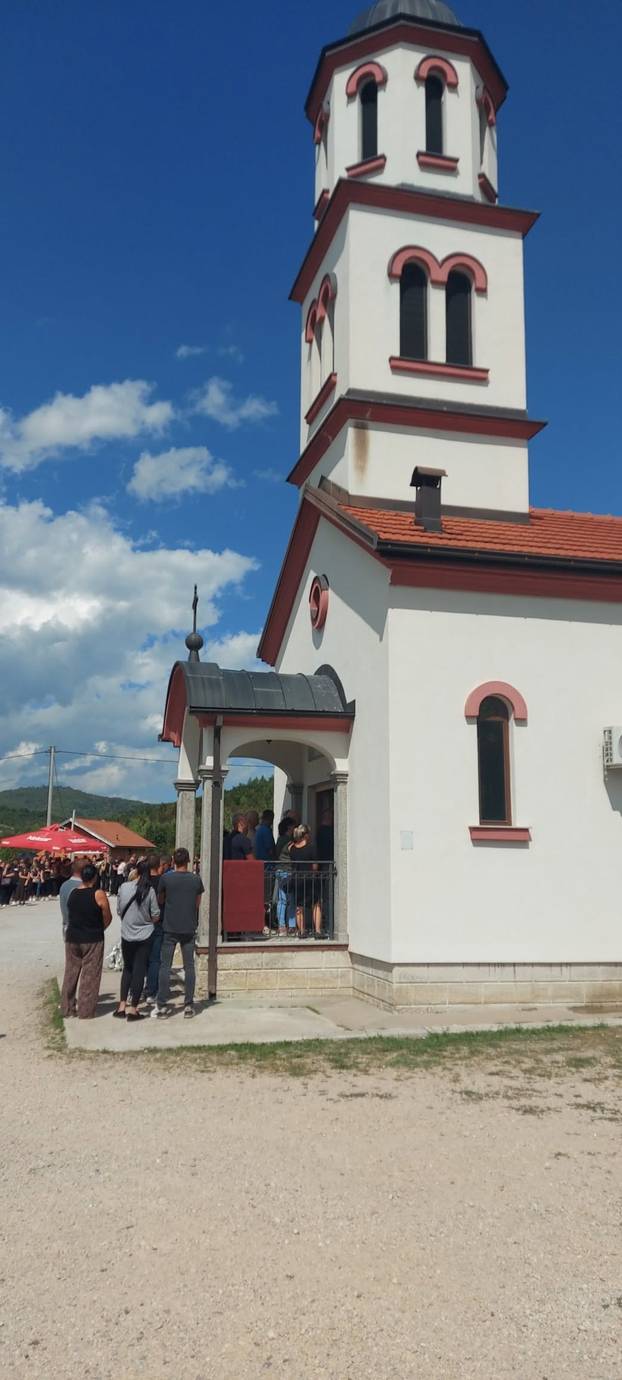 FOTO TUGA U KOTOR VAROŠU Pokopali Draganu (34) koja je poginula u buktinji kod Omiša