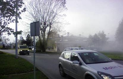 Zapalio se Citroen na benzinskoj crpki u Zagrebu 