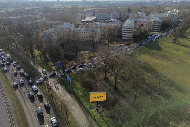 Zagreb: Pogled iz zraka na prometne gužve na prilaznim cestama Jadranskom mostu