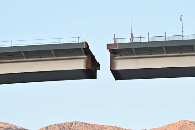 Spajanje mosta iznad rijeke Cetine kod Omiša na 70 metara nadmorske visine
