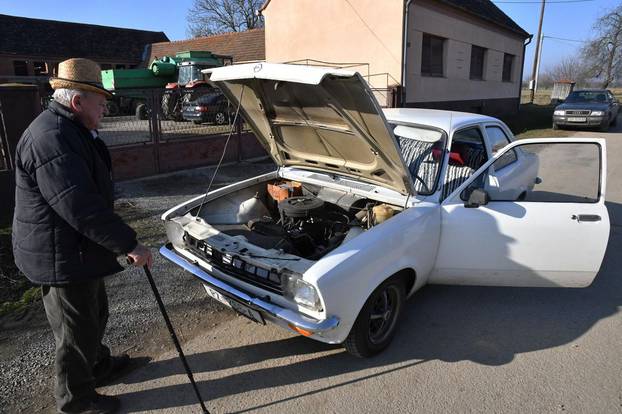 Požega - Zdravko Thür vlasnik je starog Opel Kadetta iz davnih sedamdesetih godina.