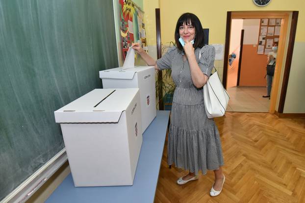 Varaždin: Blaženka Divjak glasala na parlamentarnim izborima