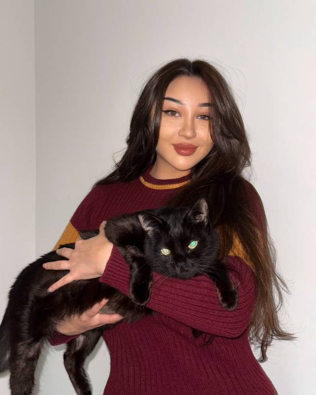 FOTO 'Imam toliko velike grudi da me svi mrze. Nisu umjetne!'