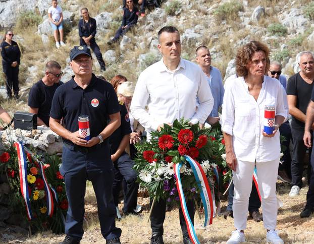 Šibenik:Na Kornatima obilježena 19. godišnjica tragedije u kojoj je poginulo 12 vatrogasaca
