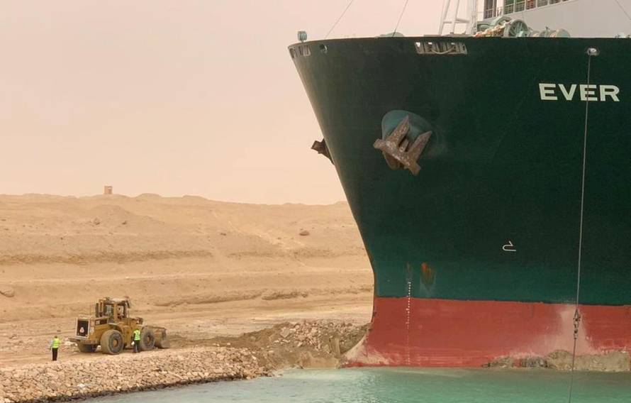 Container ship runs aground in Suez Canal, blocks traffic