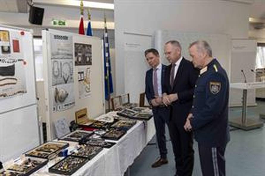 Austrijska šamanica varala ljude. Policija joj u sefu u kući našla preko 10 milijuna eura