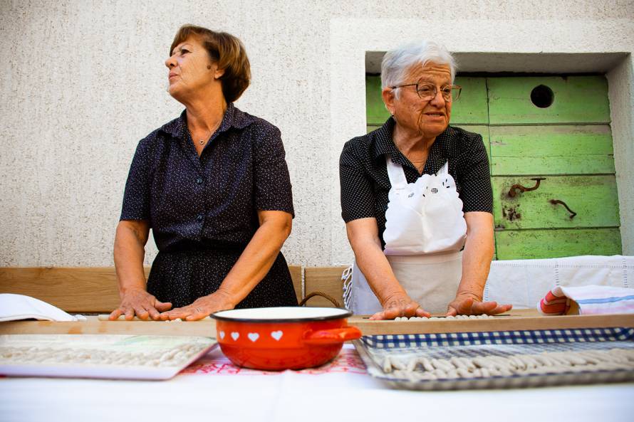 U Baškoj počinje festival Crna ovca: Čeka vas vrhunska janjetina i puno dobre zabave
