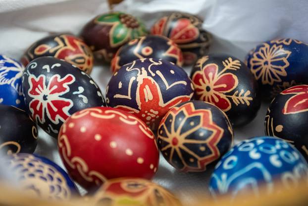 Đakovo: Radionica ukrašavanja uskrsnih jaja voskom u kući Reichsman