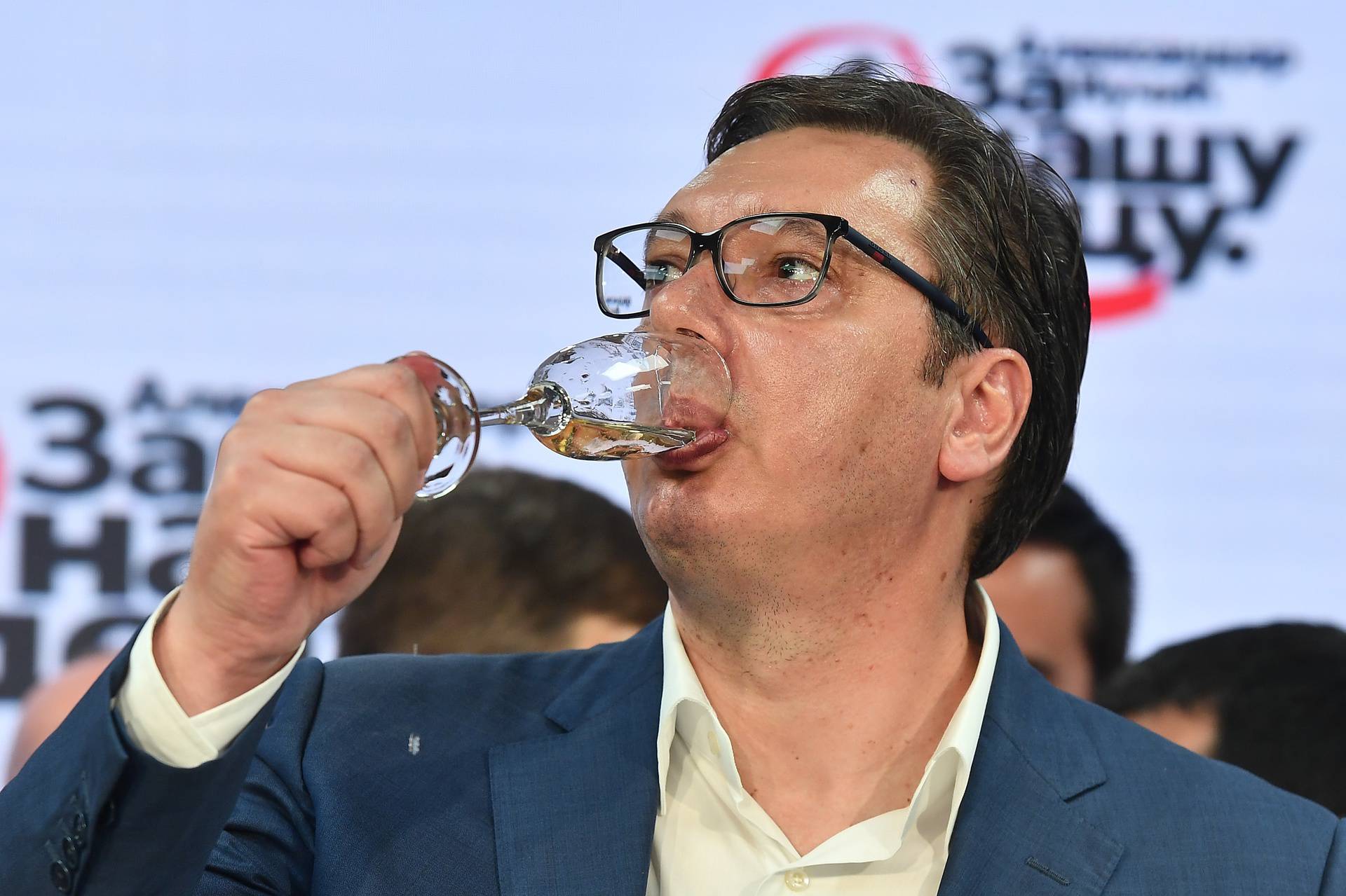 Vučić premoćno pobijedio na izborima u Srbiji