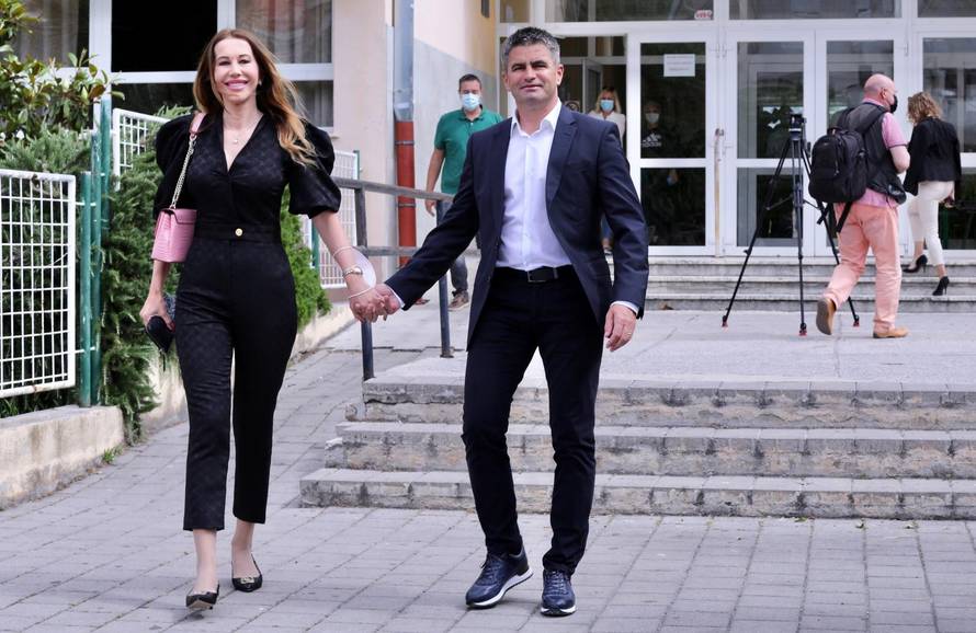 Split: Kandidat za gradonačelnika, Vice Mihanović, glasovao u društvu supruge