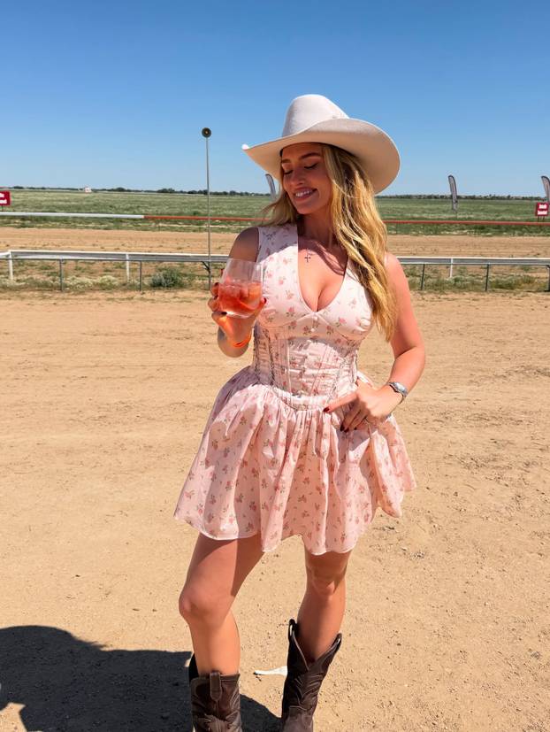 FOTO Zbog vatrene Australke mnogi prate kriket, a u Indiji je doživjela šok: 'Bilo je strašno'