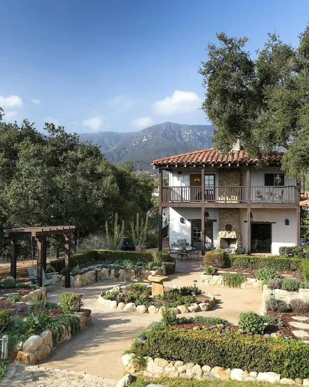 FOTO Zavirite u modernu vilu milijunašice! Ovako izgleda luksuzni ranč Kendall Jenner