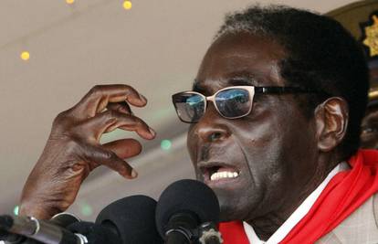 Mugabe na rođendan potrošio 3,3 mil. kn, dobio i veliku tortu