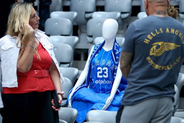 Lutka Mare, koja je nedavno privedena, bila je glavna zvijezda košarkaškog susreta Zadra i Furnira 