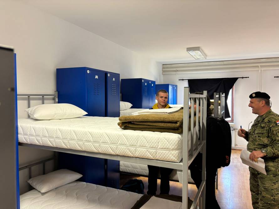 Prvi dan vojnog roka u Slunju