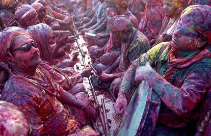 Indijci festivalom boje proslavili dolazak proljeća