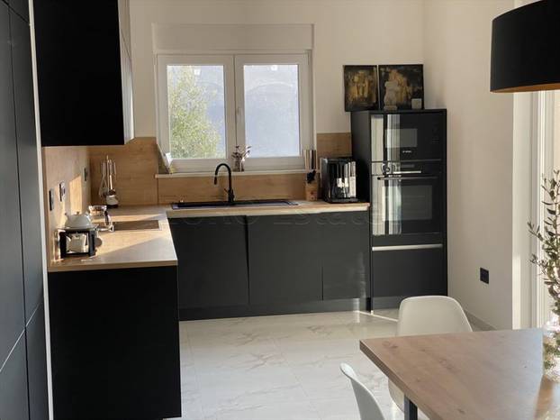 Prodaje se vila u Lunu s velikim bazenom: Cijena? Ma sitnica...