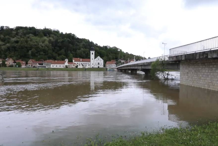 Hrvatska Kostajnica: Porast vodostaja rijeke Une, na snazi izvanredne mjere obrane od poplava