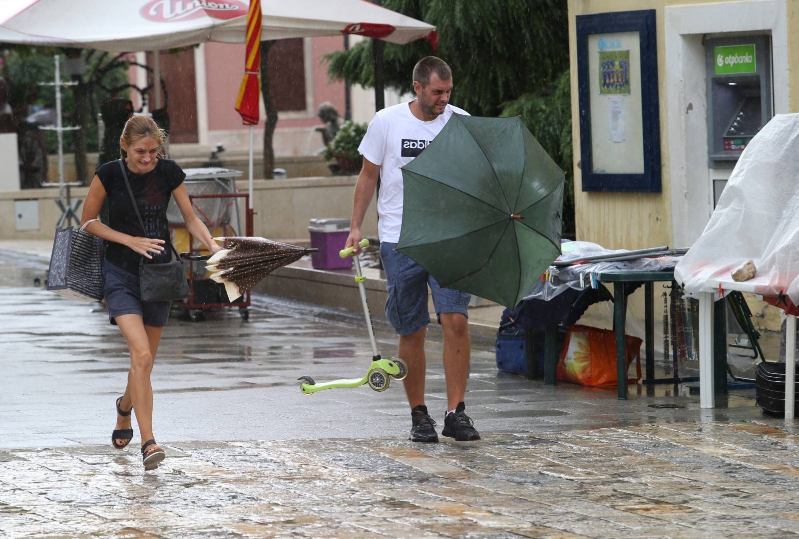 Uoči početka 305. Sinjske Alke kiša oprala ulice grada