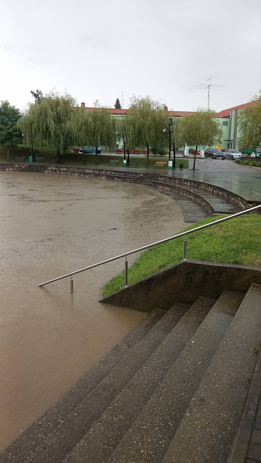 Rekordan vodostaj Mure, raste vodostaj Save u Rugvici. Drava ozbiljno prijeti dijelu Podravine