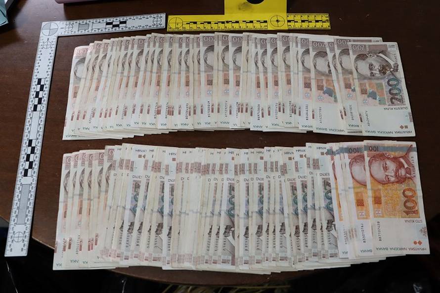 Otkrili plantažu za uzgoj trave kod Varaždina, zaplijenili 7 kila marihuane i uhitili četvorku