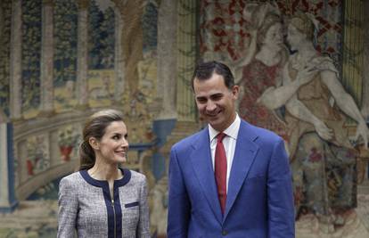 Španjolski kralj Felipe smanjio vlastita  primanja za 20 posto 