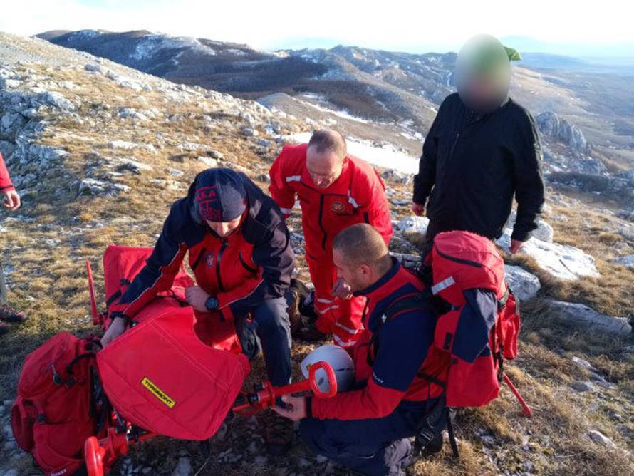 Drama na Poštaku: Planinarki pozlilo, spašavali je HGSS-ovci