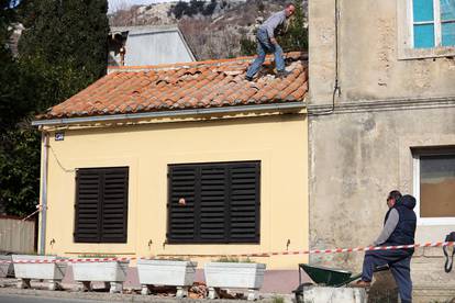 Posljedice potresa na Krku: Pala žbuka s dvokatnice, oštećen je suhozid, s kuće je pao dimnjak