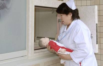 U Japanu postavili kutije za neželjenu dojenčad