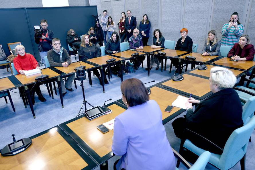 Zagreb: Marija Lugarić primila inicijatorice peticije za zabranu molitelja na gradskim trgovima