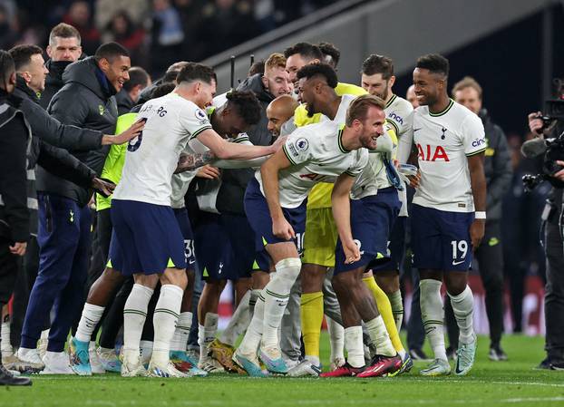 Premier League - Tottenham Hotspur v Manchester City