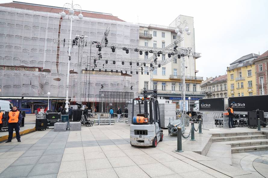 Zagreb: U tijeku je postavljanje bine na glavnom Trgu gdje će biti organiziran doček rukometaša