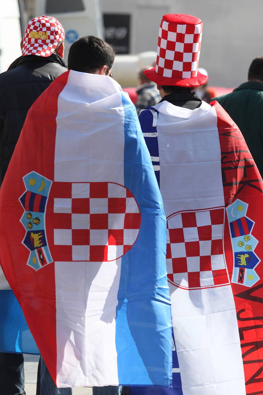 Zagreb: Navija?i u kockastim dresovima na glavnom Trgu od ranog jutra