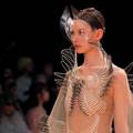 Modne revije: Autorica Iris Van Herpen spremna za cyberspace