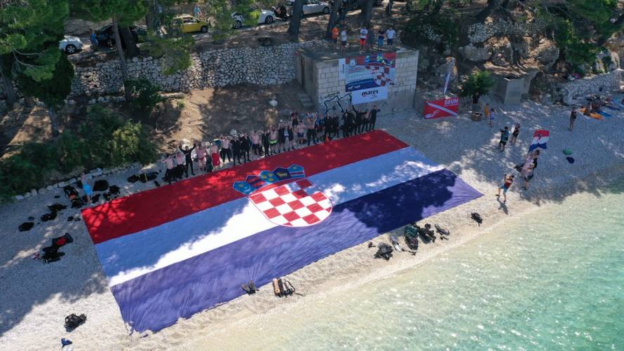 Pod morem u Gradcu razvili su najveću zastavu na svijetu...