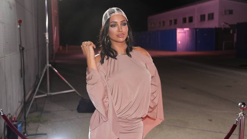 FOTO Laura iz 'Savršenog' ušla je u 'Elitu' u minici, a prije showa stavila je filere u guzu