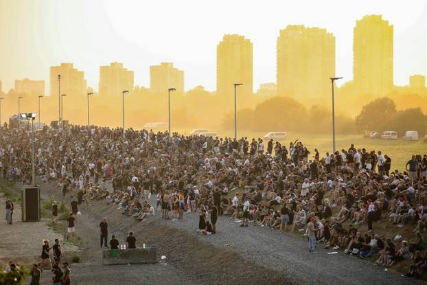 Zagreb: Veliki broj građana pratit će koncert sa savskog nasipa i Mosta slobode