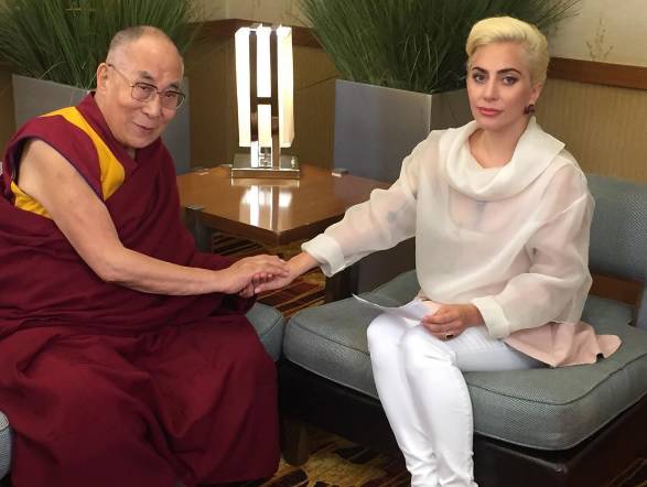 Kineski fanovi gnjevni: Lady GaGa sastala se s Dalaj lamom