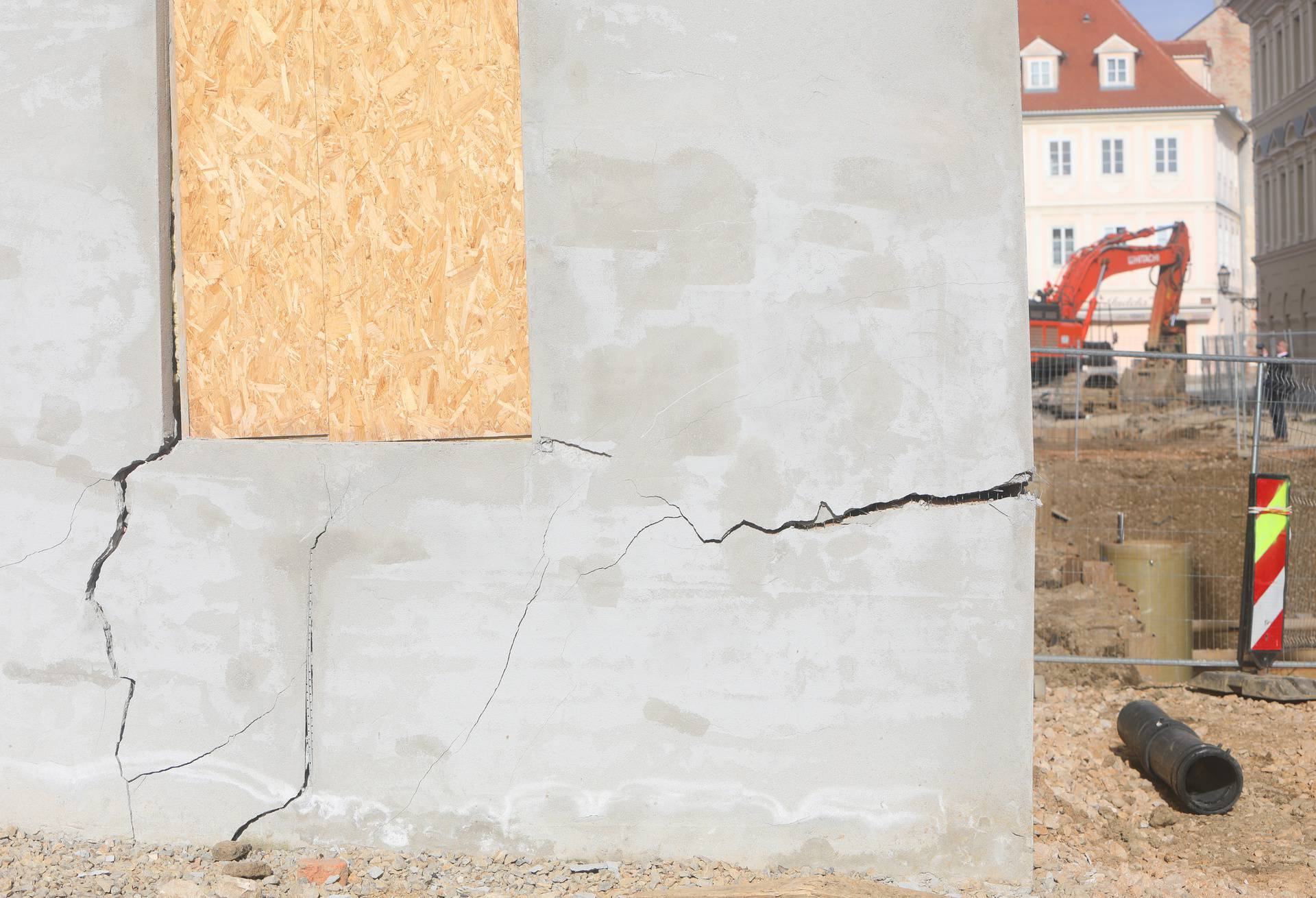 Karlovac: Pucaju zidovi na novoobnovljenoj zgradi u povijesnoj jezgri