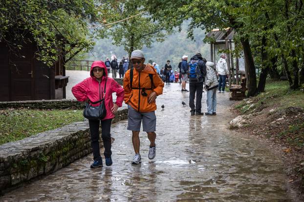 Kišno jesenski ugođaj na Plitvičkim Jezerima