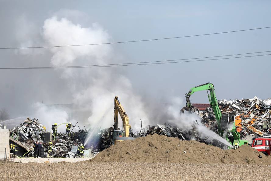 Požar na odlagalištu otpada kod Dugog Sela