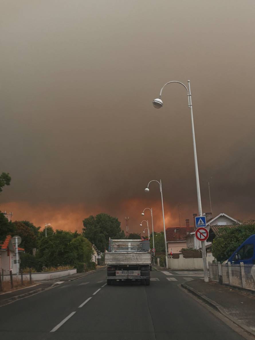storyeditor/2026-07-24/2026-07-23t215856z-665131358-rc2ujmag3a3q-rtrmadp-3-europe-weather-france-wildfire.jpg