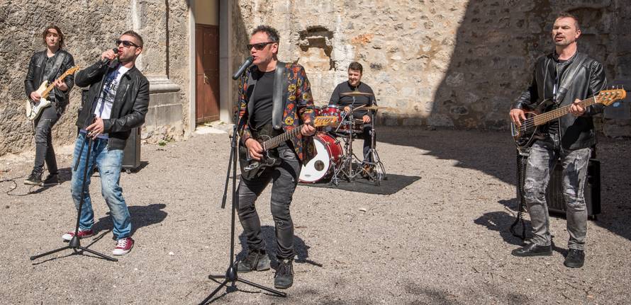 Daniel Beni se vraća na scenu, ali ovog puta bez grupe Teens