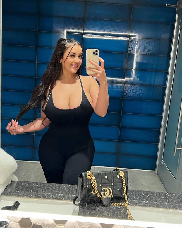 Radila je kao baristica, a onda je postala seksi mama za kojom uzdišu milijuni pratitelja