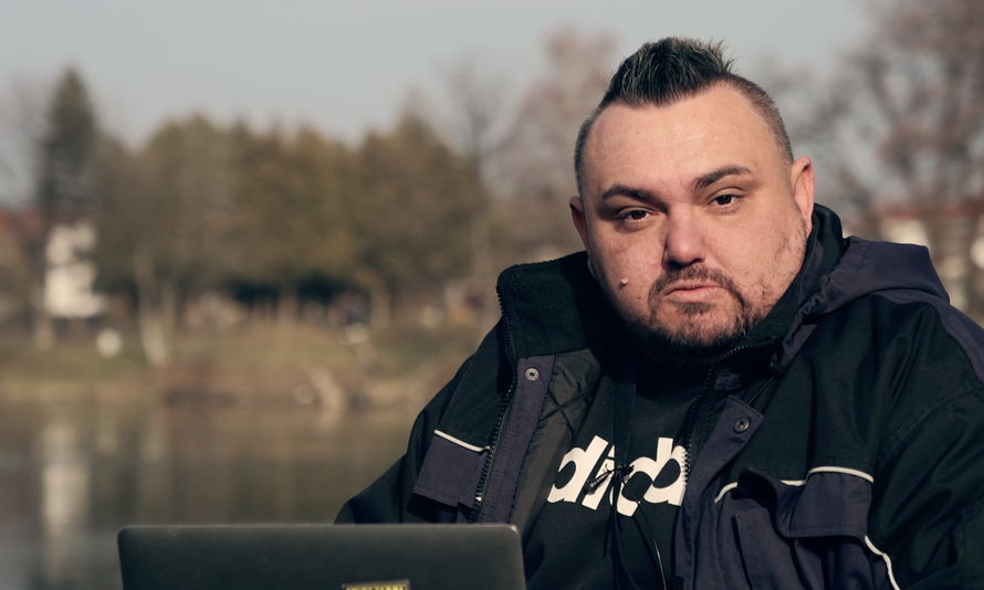YouTuber Omčo (37) o 'Grumpy farmeru': 'Duša moja, vidi ore njivu nasred grada. Sviđa mi se'