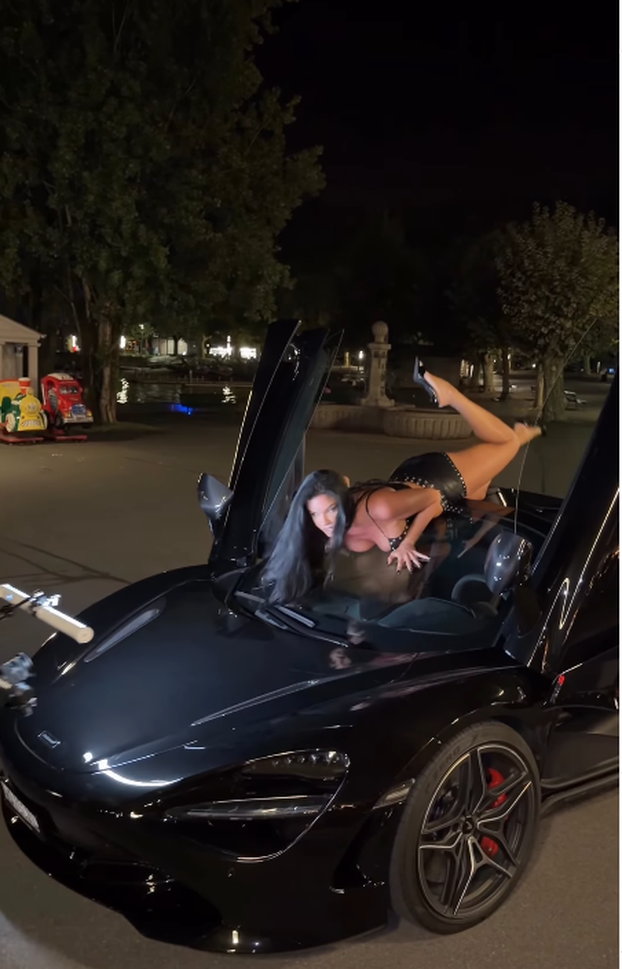 FOTO Knoll se skinula pa legla na skupi automobil i digla noge