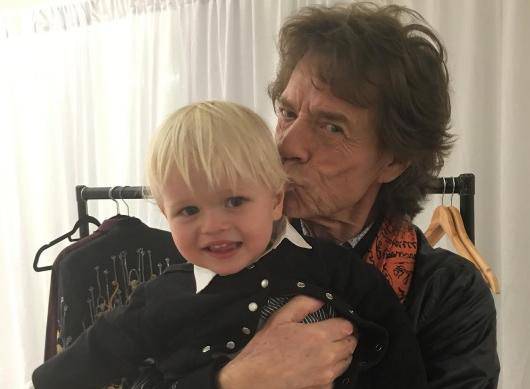 S djedom nema dosade: Jagger je unuku pjevao u kabini aviona