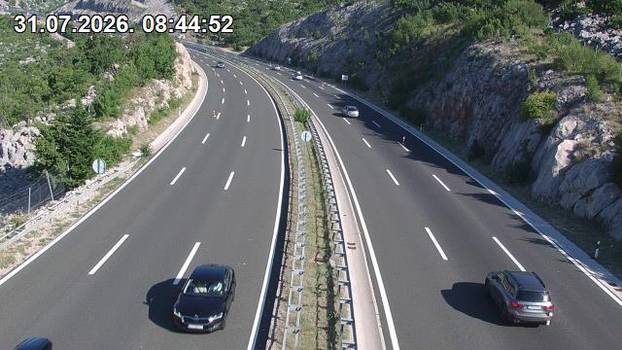 FOTO Zahuktava se udarni vikend. Kod Zagreba kolona 7 km, gužva na ulazu u Hrvatsku